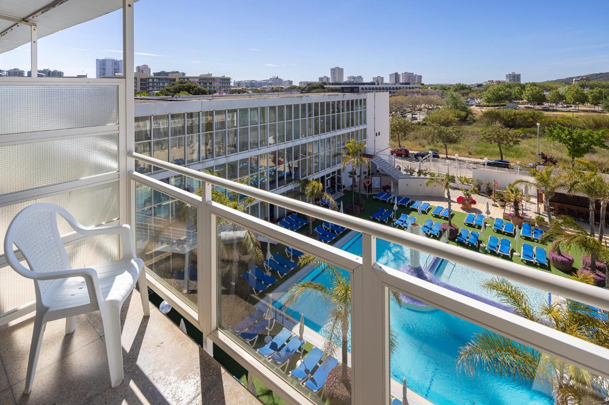 Twin Room Pool View,1563274255:JPEG